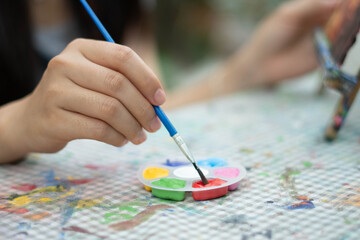 Naklejka premium Creative Process of Artist Painting Nature Scene with Vibrant Colors