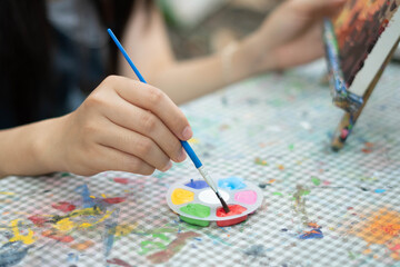 Naklejka premium Creative Process of Artist Painting Nature Scene with Vibrant Colors