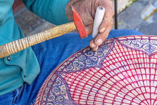 The scenic views of the mother-of-pearl work in Gaziantep is a very rich city in mother-of-pearl work, coppersmithing, aba weaving, pistachio, hand embroidery, silver embroidery, rug and carpet weavin