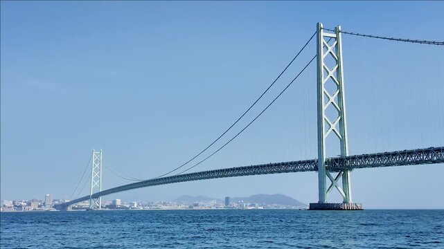 淡路島北端から眺める明石海峡大橋