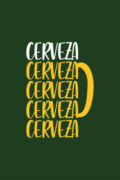 Logotipo cervecer&iacute;a con palabras cerveza en espa&ntilde;ol, creando una jarra de cerveza con espuma 