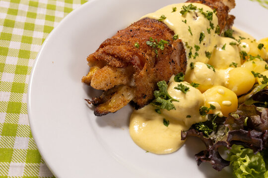 Deutsche K&uuml;che - spargel mit Brauner Butter und Sauce hollandaise