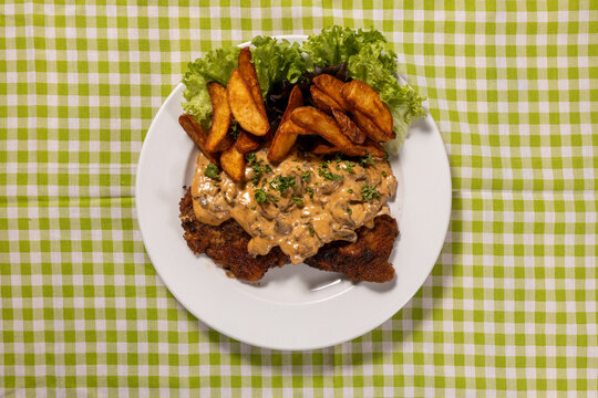 Schnitzel mit Rahm-Champignons