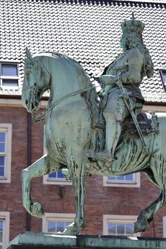 D&uuml;sseldorf, Jan Wellem auf seinem Pferd vor dem historischen Rathaus