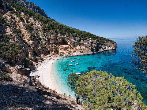 La bellissima spiaggia di Cala Biriola nel Golfo di Baunei
