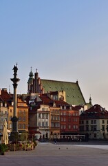 Fototapeta premium Sigismundssäule am Schlossplatz in Warschau, Polen, vertikal