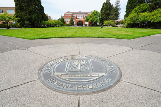 Academic Buildings and Campus Landscape of University of Portland, Oregon - オレゴン州 ポートランド大学 キャンパス 伝統的なレンガ造りの校舎

