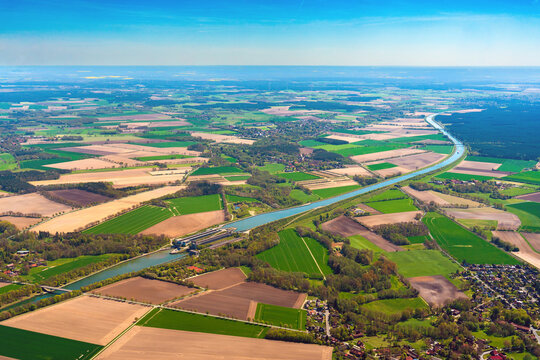  Landschaft um die Schleusengruppe Uelzen Elbe Seitenkanal