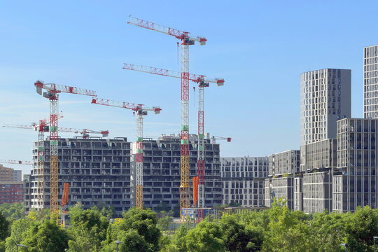 grattacieli e grattacieli in costruzione
