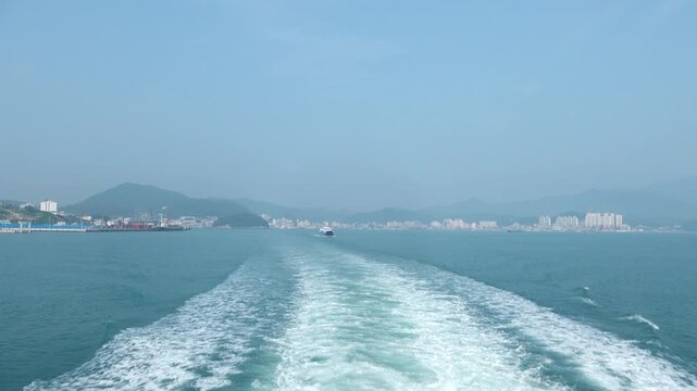 Passenger Ferry Sailing to Cheongsando Island - 완도에서 청산도로 향하는 여객선 뱃길 풍경
