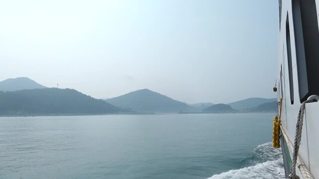 Passenger Ferry Sailing to Cheongsando Island - 완도에서 청산도로 향하는 여객선 뱃길 풍경