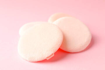 Fototapeta premium Clean makeup sponges on pink background, closeup