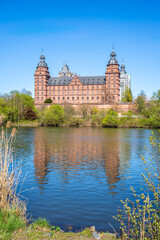 Fototapeta premium Blick auf Schloss Johannisburg, Aschaffenburg, Bayern, Deutschland 