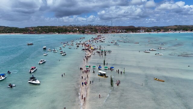 Imagens a&eacute;reas do Caminho de Moises, Praia em Maragogi, Alagoas, Brasil, em 17 de novembro de 2024