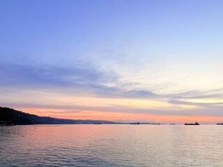 Obraz premium Colorful Sunset Seascape with Calm Water and Wide Horizon for Relaxation and Travel Concept