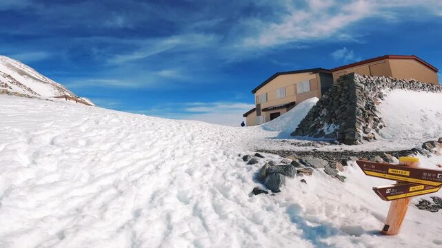 冠雪の北アルプスの立山