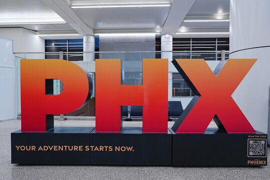  Phoenix Sky Harbor International Airport Terminal with Official PHX Logo, Arizona, USA - アメリカ アリゾナ州 フェニックス・スカイハーバー国際空港のターミナル

