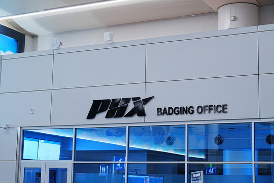  Phoenix Sky Harbor International Airport Terminal with Official PHX Logo, Arizona, USA - アメリカ アリゾナ州 フェニックス・スカイハーバー国際空港のターミナル
