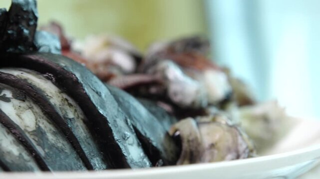 Steamed Whole Cuttlefish Preparation and Dish Korea West Sea 갑오징어 통찜 준비 과정과 음식 한국 서해안