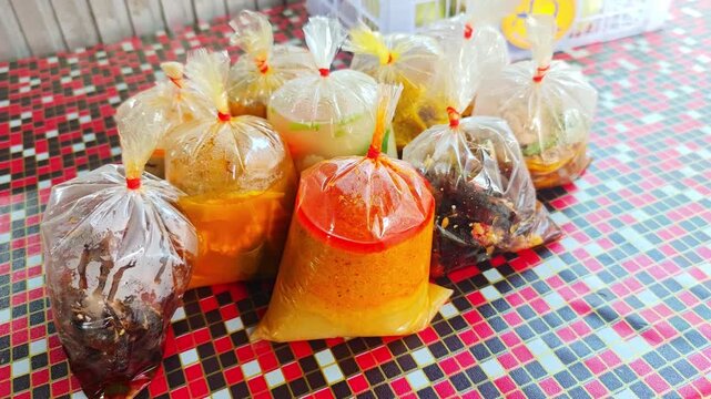 Thai curry rice, curry in a bag, packaged in a plastic bag.