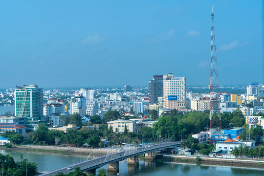 Ninh Kieu Wharf, located at the confluence of the Hau and Can Tho rivers, is a famous and bustling area, the center of Can Tho city, known as "Tay Do" - the capital of the Mekong Delta region.