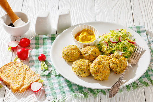 Baked meat and vegetable polpette with salad