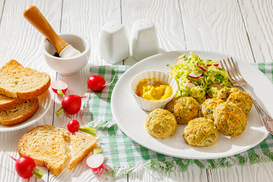 Baked meat and vegetable polpette with salad