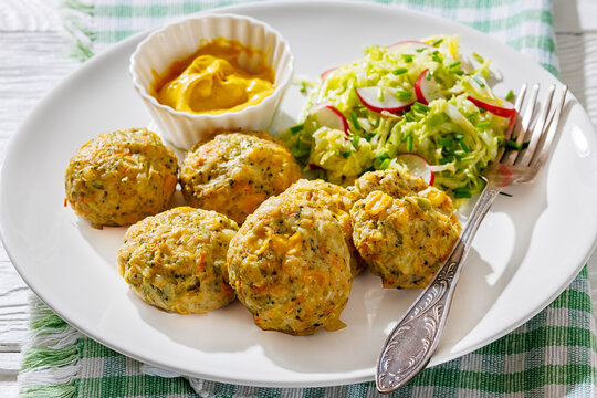 Baked meat and vegetable polpette with salad