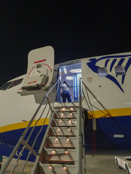RyanAir Boeing 737-800 parked in Dublin
