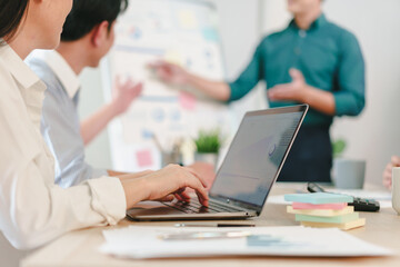 Obraz premium Business team collaborating on a strategy project during a professional meeting in modern office