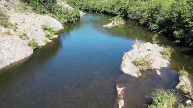 Vol de drone en Ard&egrave;che dans le sud de la France