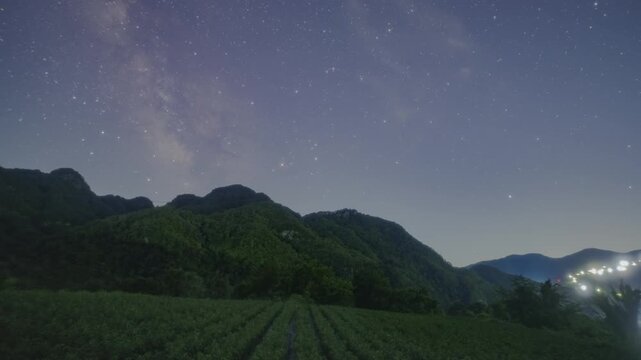 봉화 청량산 명호면 은하수 HDR 타임랩스, 여름밤 사과밭 위 별빛과 산 풍경
