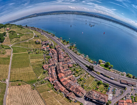 Twann am Neuenburger See, Schweiz, Luftaufnahme, Mai 2026