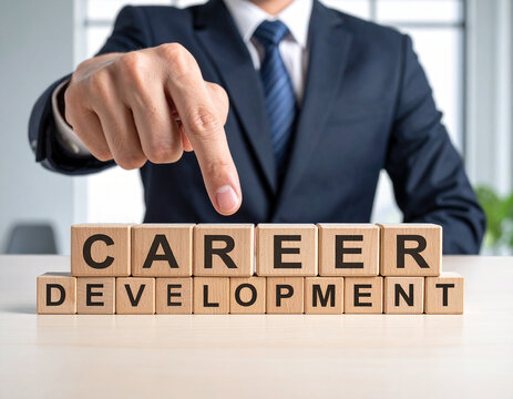 Career Development - Geschäftsmann zeigt auf den Text "Career Development"
