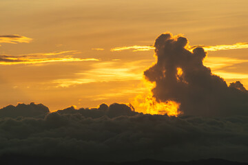 Dramatic golden sunset with cumulonimbus clouds © Robert Arango L