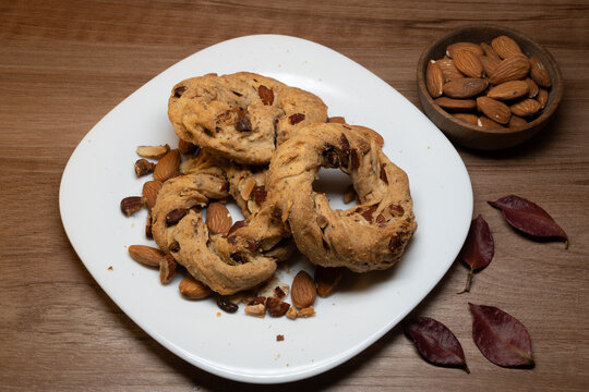 Spectacular photos of taralli with lard, pepper and almonds