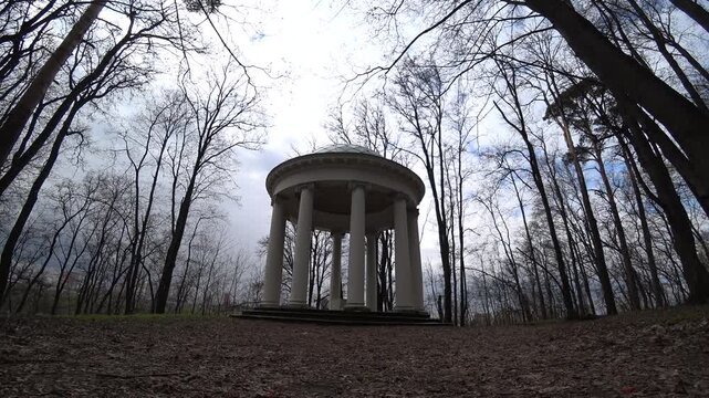 4K Timelapse Historic Rotunda with Clouds and Wind in Trees
4K static timelapse of historic rotunda with subtle cloud movement and tree branches swaying in wind. Clean minimal scene with calm atmosphe