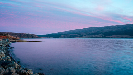 Fototapeta premium colorful sunset over a loch in the isle of skye in Scotland