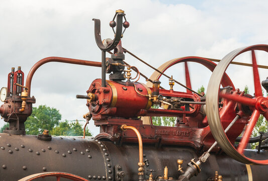 Detail of an old Onillon steam threshing machine in action - France