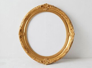 Obraz premium A gold picture frame sitting on a white surface