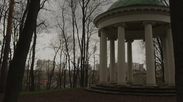 4K Timelapse Historic Rotunda with Clouds and Wind in Trees
4K static timelapse of historic rotunda with subtle cloud movement and tree branches swaying in wind. Clean minimal scene with calm atmosphe