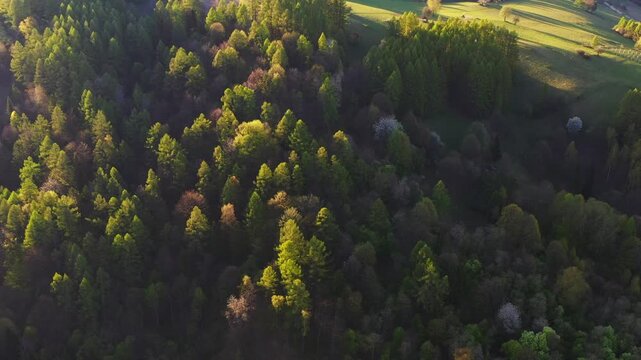 Wiosna w g&oacute;rach, Małopolska, widok z powietrza