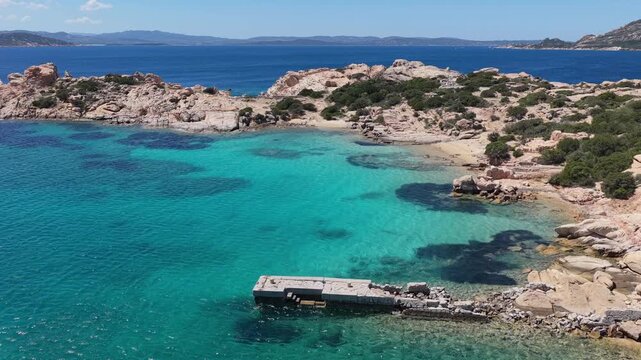 Cala Francese, il suo Mare Cristallino e le sua piscine naturali, La Maddalena, Sardegna.