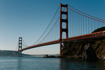 Obraz premium Golden Gate Panorama. Spectacular View Of Golden Gate With Colorful Towers And Serene Water Reflection