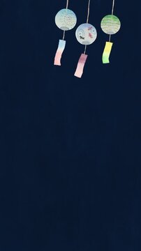 Watercolor wind chime swaying gently, seamless loop animation, vertical 4K (10sec),night, Japanese summer background with copy space/水彩風鈴の夜のシームレスループ背景 コピースペースあり 日本の夏 風鈴アニメーション たて