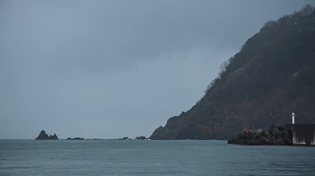 雪の残る冬の日向漁港 （福井県三方郡美浜町, 2026年2月）