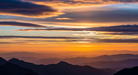 Obraz premium Sunset with clouds over mountains