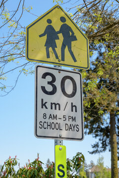 School zone speed limit sign indicating 30 km/h on school days