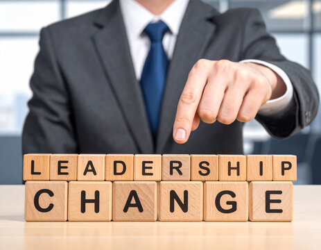 Leadership change - Geschäftsmann zeigt auf den Text "Leadership change"