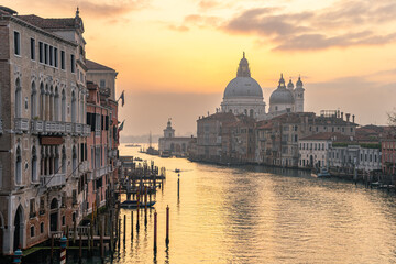 Fototapeta premium sunrise on grand canal from accademia bridge, venice